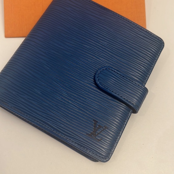 Louis Vuitton Epi Leather Wallet 4.5” x 4” - Picture 3 of 11